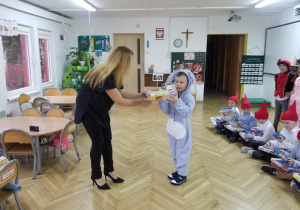 Wręczenie nagród za udział w XVIII Festiwalu Teatrzyków Przedszkolnych