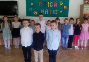 Skladanie życzeń dla Mam w formie online w grupie Pszczółki