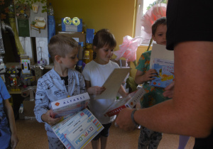 Wręczenie nagród za rodzinny konkurs ,,Mój przyjaciel robot"