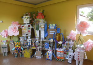 Wręczenie nagród za rodzinny konkurs ,,Mój przyjaciel robot"