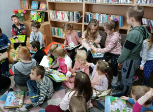 Wizyta przedszkolaków w Bibliotece Publicznej Miasta i Gminy w Zelowie