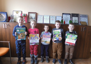 Nagrodzone dzieci na etapie Gminnego Ogólnopolskiego Strażackiego Konkursu Plastycznego „Zapobiegajmy Pożarom”