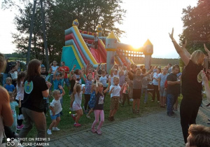 Piknik na terenie OSP Bocianicha - zabawa przy muzyce