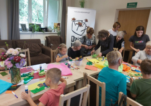 Wizyta przedszkolaków w Klubie Seniora w Zalesiu