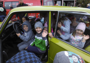 Obchody Ogólnopolskiego Dnia Przedszkolaka - na wystawie starych samochodów