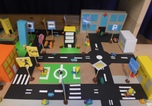 Makieta ruchu drogowego wykonana przez Przedszkole Edukacyjne w Zelowie